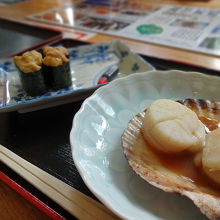 焼きホタテとウニ軍艦