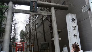 新宿のおへそ・赤テント（状況劇場）の伝説公演で有名