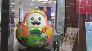 入口にひゃくまんさんが鎮座