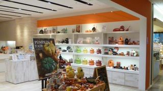 鍋などお料理器具のお店。