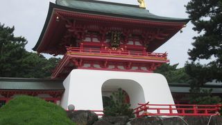 竜宮造りが印象的