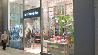 メンズ向けの鞄が特に豊富。