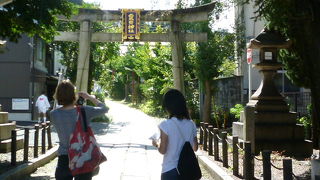 三条通沿いにあり旅の安全を守っています！