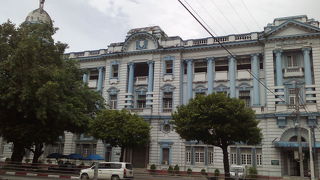 ヤンゴン川沿いにあるヤンゴン市文化遺産です