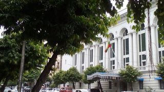 周辺はヤンゴン市文化遺産が集中しています