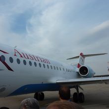 後部にエンジンのある小型機でした