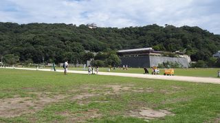 二の丸庭園の下にも