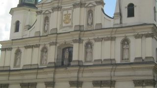 祭壇が豪華です。