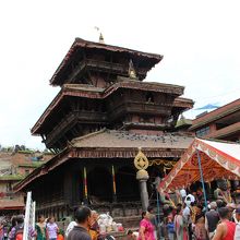 慰霊祭をしていた。