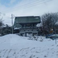 雪に埋もれてどうやって行こう？