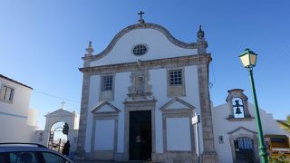 素朴な雰囲気の教会