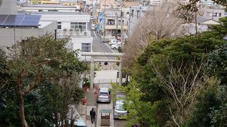 勝浦の町並みが一望できる神社