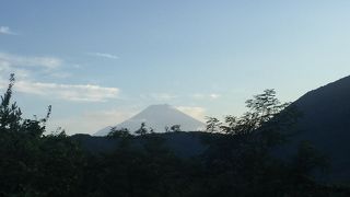 雪をかぶっていない富士山