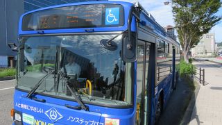 マリンブルーのバス