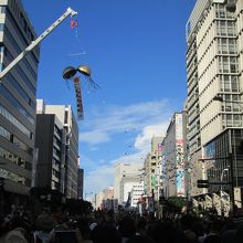 くす玉が割れました綱引きはまだです。