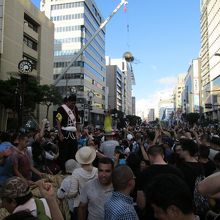 30分の綱引きが終わり西が勝ちました。