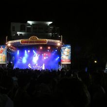 奥武山公園では4時から8時前までライブもあります。