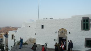 交通の便が悪い場所にある修道院