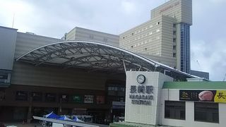 JR長崎駅に直結している複合商業施設です。