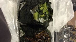 朝ごはんにおにぎり