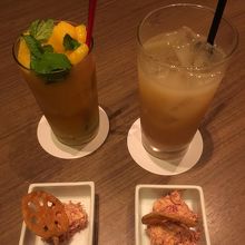 無料ドリンクとお通し（コンビーフ）