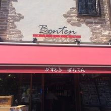 ビジネス街の中にあるお店