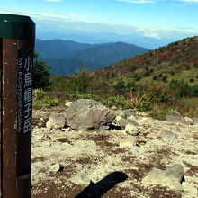小烏帽子岳から見た烏帽子岳。