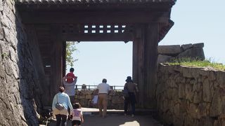 松山城本丸の最初の門