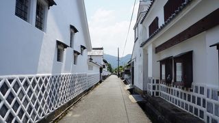 細い通りは歩いて5分もあれば抜けてしまいますが