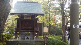 影向堂の近くに