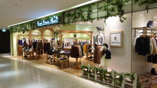 レディース向け、明るい雰囲気の商品。