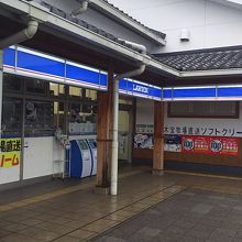 ローソンがあります。