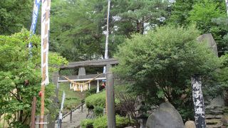 高台にあります