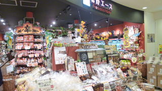 輸入ものを含めて充実の品揃え
