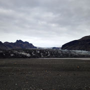 氷河の近くまでトレッキング