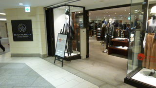 メンズ・レディースともに豊富な品揃えのセレクトショップ。