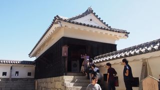 食料貯蔵庫などに