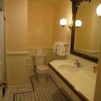 タイルも歴史を感じさせる。掃除が行き届いています。