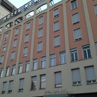 入り口は普通のドア。見落とさないように。