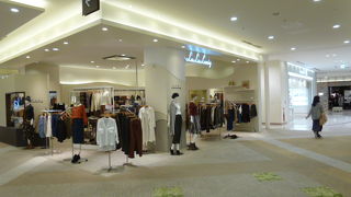 レディース向けファッション及び雑貨のセレクトショップ