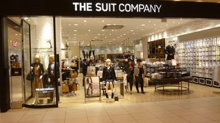 商品が選びやすくサイズごとに陳列されています。