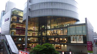 買い物しやすいこじんまりした商業施設。