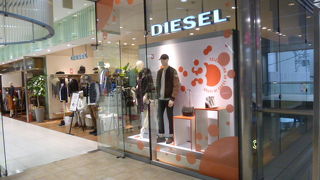 イタリアを代表するデニムブランドの一つ。