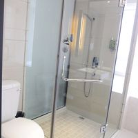 シャワールームとトイレ(ウォシュレット機能なし)