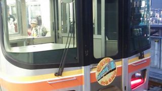 姫路寄りの区間では転換式クロスシートを装備した１２７系というディーゼルカーが使用されています