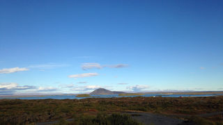 自然に囲まれた湖