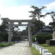 静寂につつまれた神社。