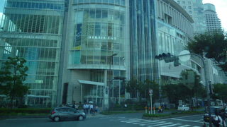 高級ブティックのお店が多数