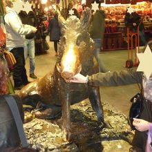 土産物店が並び人通りが多いです