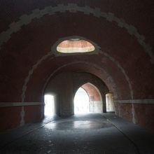 クラッフ門の下